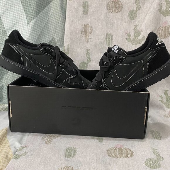 Jordan 1 Retro Low OG SP Travis Scott - Picture 3 of 9